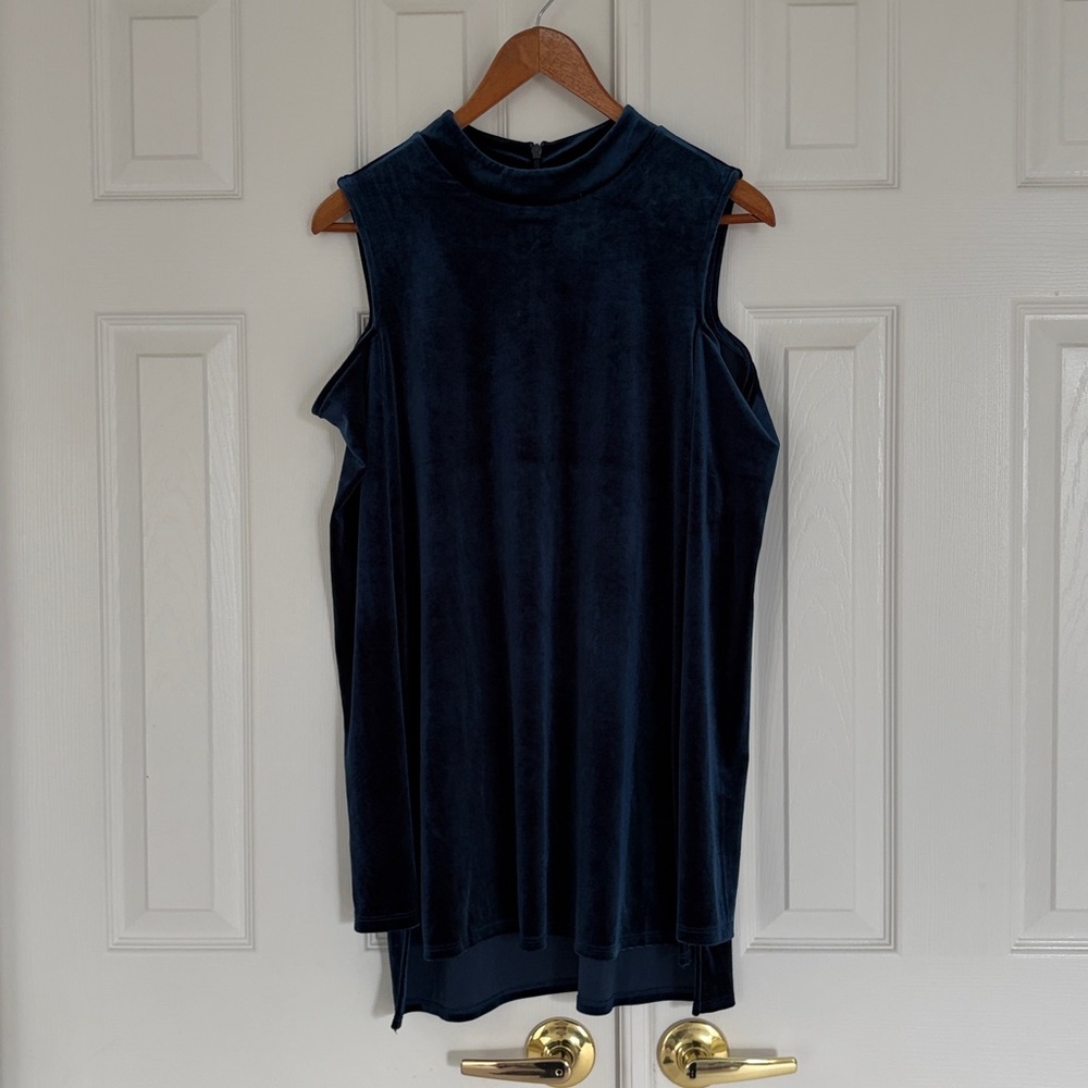 Halogen Cold Shoulder Velvet Tunic